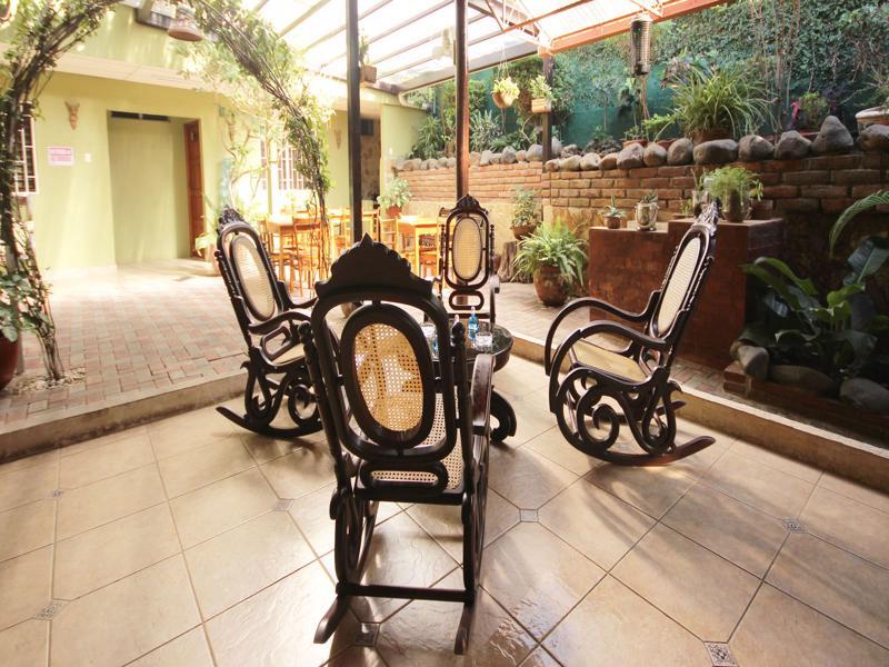 Hotel Casa De Angeles Managua Bagian luar foto